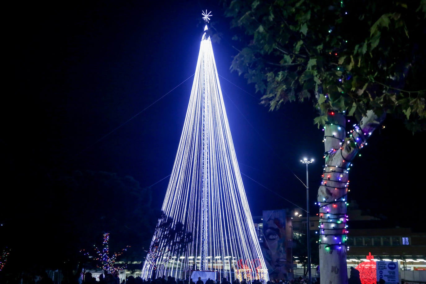 Torrejón de Ardoz (Madrid), capital europea de la Navidad, inaugura el encendido navideño con un espectáculo de luz único en toda España