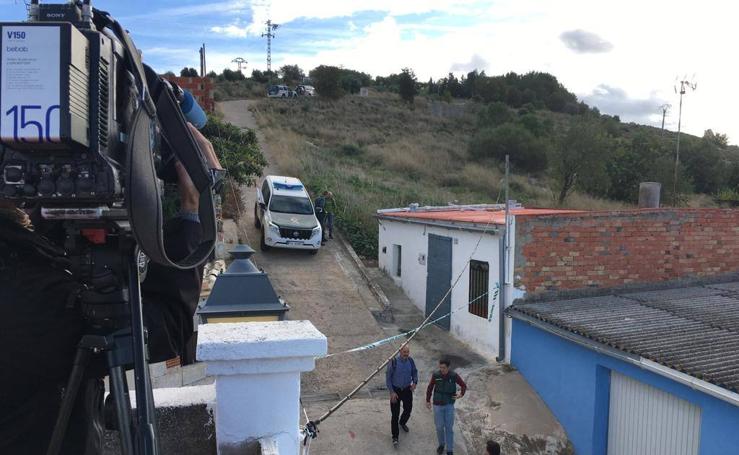 Fotos del registro de la casa del hombre con el que quedó la desaparecida en Manuel 