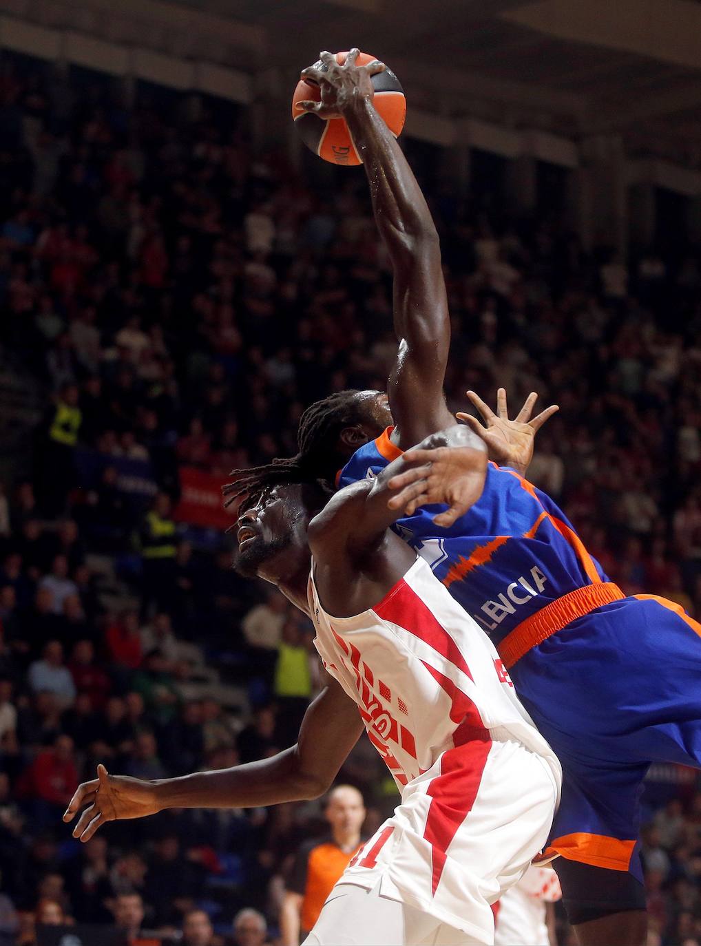 Fotos: El Estrella Roja-Valencia Basket, en imágenes