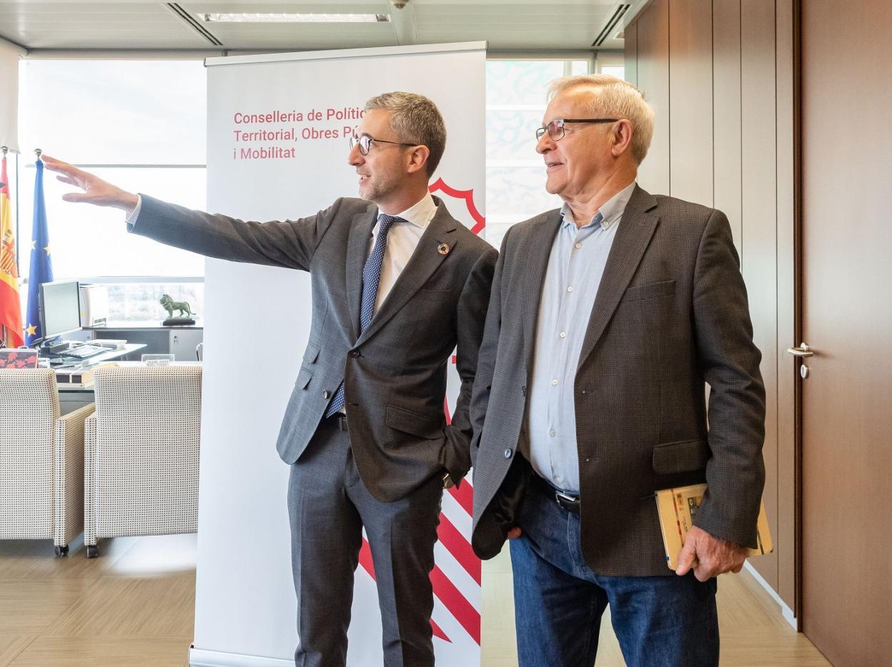 Arcadi España y Joan Ribó, en la sede de la Conselleria de Obras Públicas, donde se reunieron ayer. 