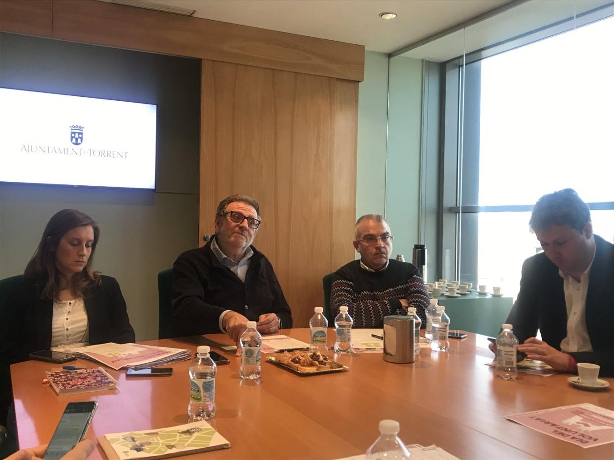 El alcalde, Jesús Ros, en la rueda de prensa, junto a los ediles Campos, Ferrer y Martínez. 