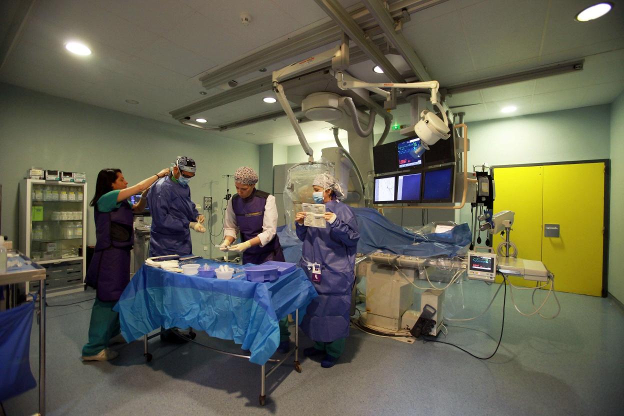 Sanidad pagará más por operar de tarde tras crecer las listas de espera