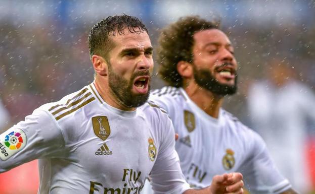 Carvajal y Marcelo celebran el gol que le dio la victoria al Real Madrid. 