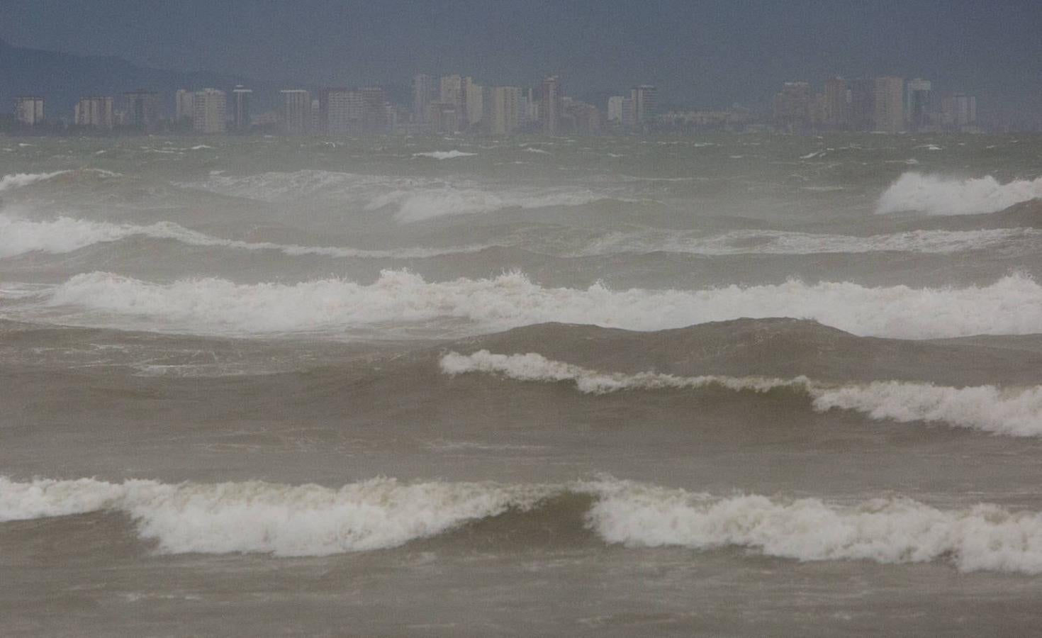 El puerto de Valencia ha estado cerrado por el temporal de viento. 