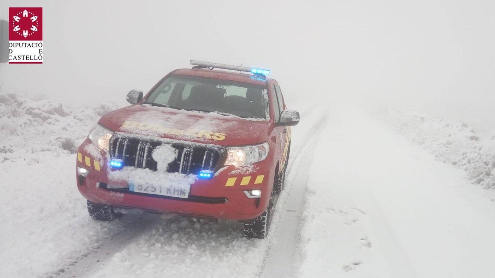 Las máquinas quitanieves intervienen por nevadas en varias zonas de la Comunitat. 