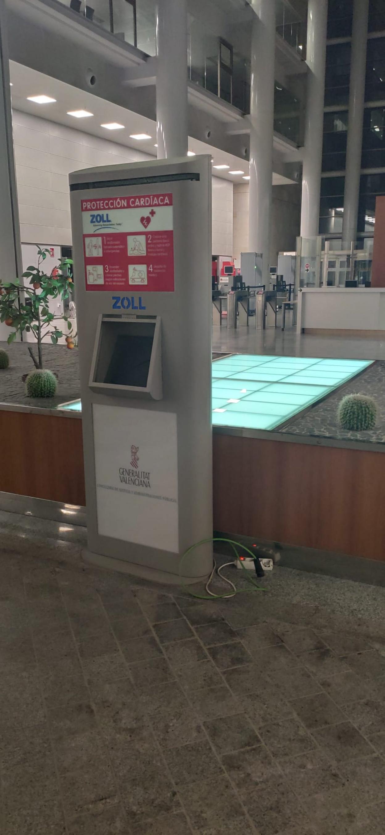 Lugar que ocupaba el desfibrilador que falló. 