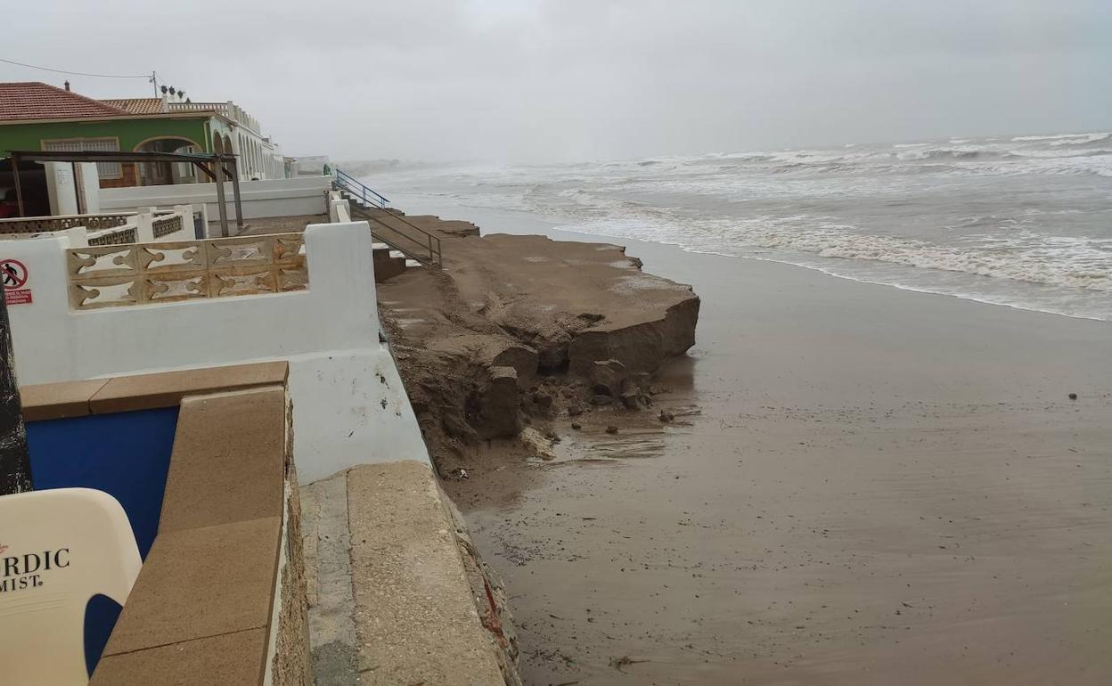 Playa de Les Deveses hoy. 