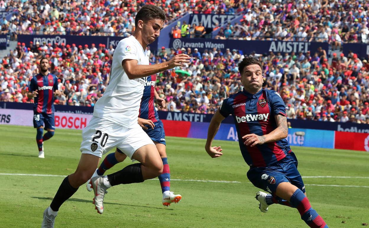 Ferran y Toño, durante el derbi disputado en Orriols la temporada pasada.