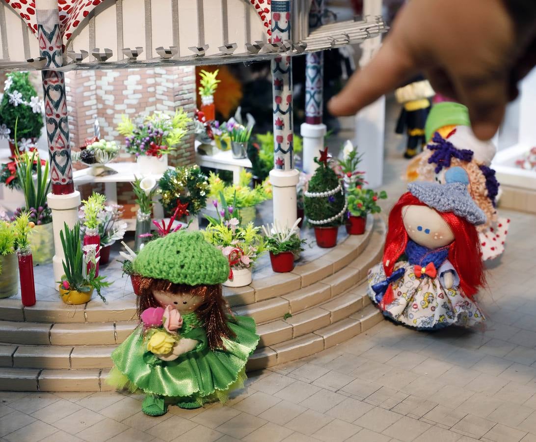 Justo Vilar reproduce el mercado de Colón, la falla Baja se inspira en las vidrieras de iglesias y Progreso se recrea en el puerto y paseo marítimo Na Jordana da protagonismo en el Nacimiento a la lucha del cambio climático y en Giorgeta crean personajes con capullos de seda