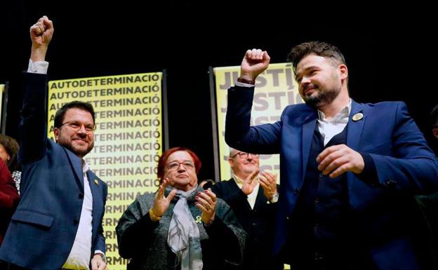 Las dos almas republicanas presionan en plena negociación