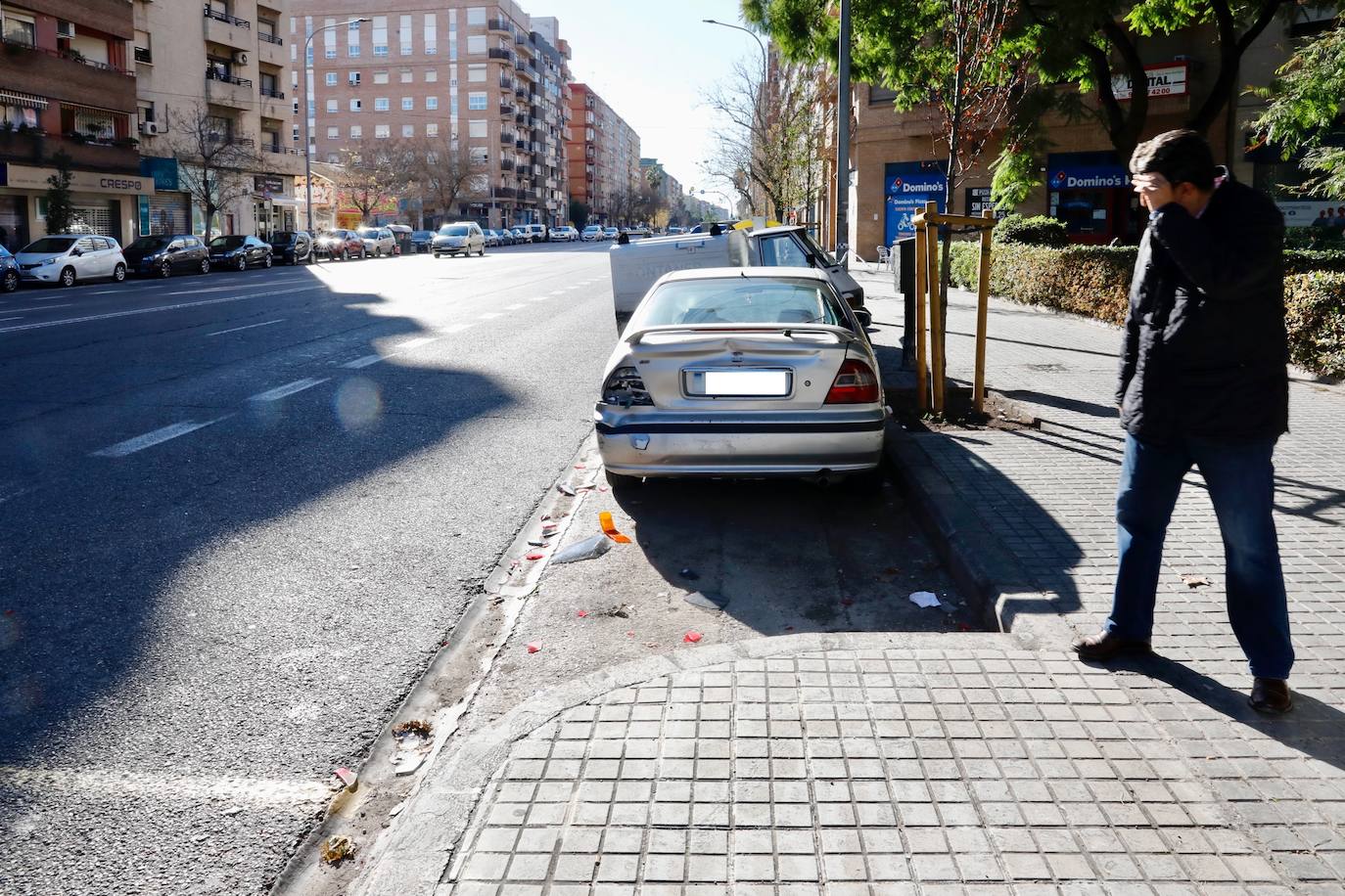 La víctima se estrelló contra dos coches al tratar de evitar a esquivar a un peatón que cruzó la calle de forma indebida