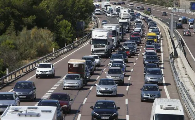 La DGT establece las carreteras «conflictivas» y sus alternativas valencianas para evitar los atascos en el final de puente