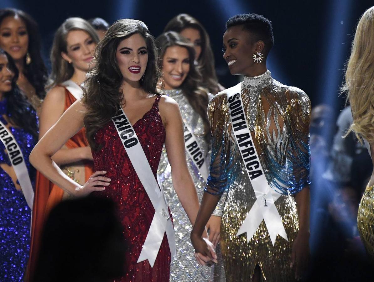 La sudafricana Zozibini Tunzi ha sido proclamada ganadora de Miss Universo 2019 en una gala celebrada en Atlanta (EEUU). La representante de Sudáfrica se impuso en la última ronda a la puertorriqueña Madison Anderson, que fue nombrada primera dama de honor; y a la mexicana Sofía Aragón, que escogida como segunda dama de honor. Tunzi, de 26 años, sucede como ganadora de Miss Universo a la filipina Catriona Gray, la vencedora del año pasado. 