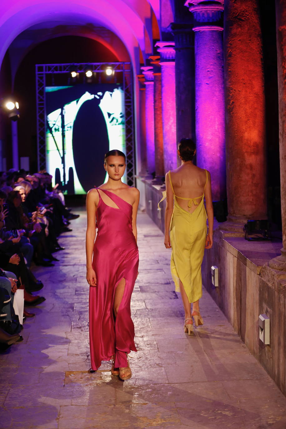 El edificio histórico acoge una muestra de destacados diseñadores valencianos como Alejandro Resta, Andra Cora, Belén Fernández, Cubero Quesada, Daluna, Dominnico, Estudio Savage, Eugenio Loarce, Francis Montesinos, Greta by Claudia B., Gurillo, Higinio Mateu, Hortensia Maeso, Hupit, Jaime Piquer, Juan Vidal, Miguel Vizcaíno, Olimpia Sanchis, Pablo Erroz, Paco Roca, Roberto Diz, Serrano Atelier, Siglo Cero, Ulises Mérida, Visori e Yvan Andreu. 