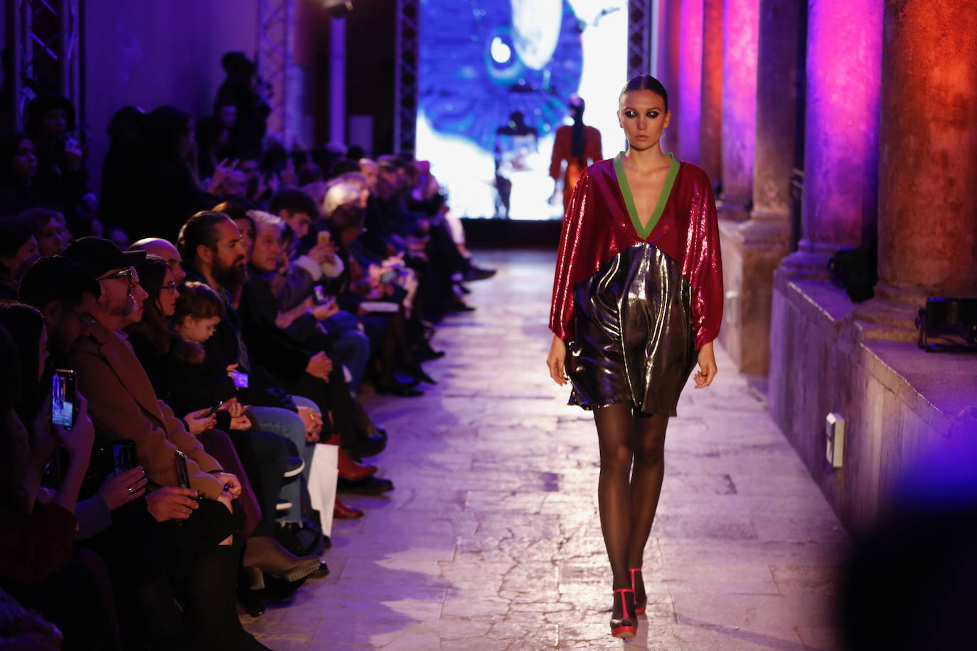 El edificio histórico acoge una muestra de destacados diseñadores valencianos como Alejandro Resta, Andra Cora, Belén Fernández, Cubero Quesada, Daluna, Dominnico, Estudio Savage, Eugenio Loarce, Francis Montesinos, Greta by Claudia B., Gurillo, Higinio Mateu, Hortensia Maeso, Hupit, Jaime Piquer, Juan Vidal, Miguel Vizcaíno, Olimpia Sanchis, Pablo Erroz, Paco Roca, Roberto Diz, Serrano Atelier, Siglo Cero, Ulises Mérida, Visori e Yvan Andreu. 