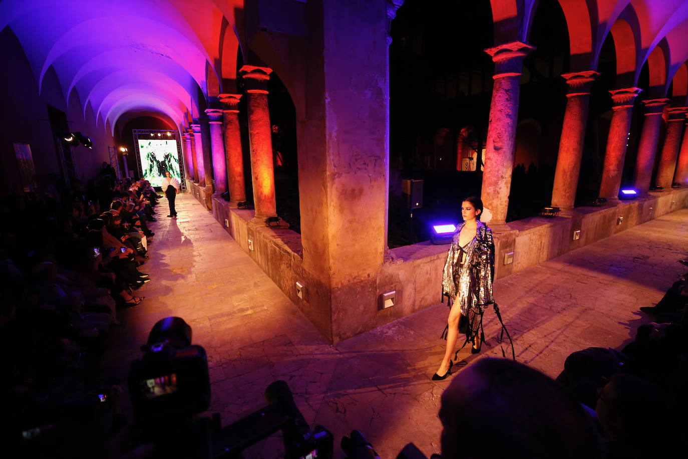 El edificio histórico acoge una muestra de destacados diseñadores valencianos como Alejandro Resta, Andra Cora, Belén Fernández, Cubero Quesada, Daluna, Dominnico, Estudio Savage, Eugenio Loarce, Francis Montesinos, Greta by Claudia B., Gurillo, Higinio Mateu, Hortensia Maeso, Hupit, Jaime Piquer, Juan Vidal, Miguel Vizcaíno, Olimpia Sanchis, Pablo Erroz, Paco Roca, Roberto Diz, Serrano Atelier, Siglo Cero, Ulises Mérida, Visori e Yvan Andreu. 