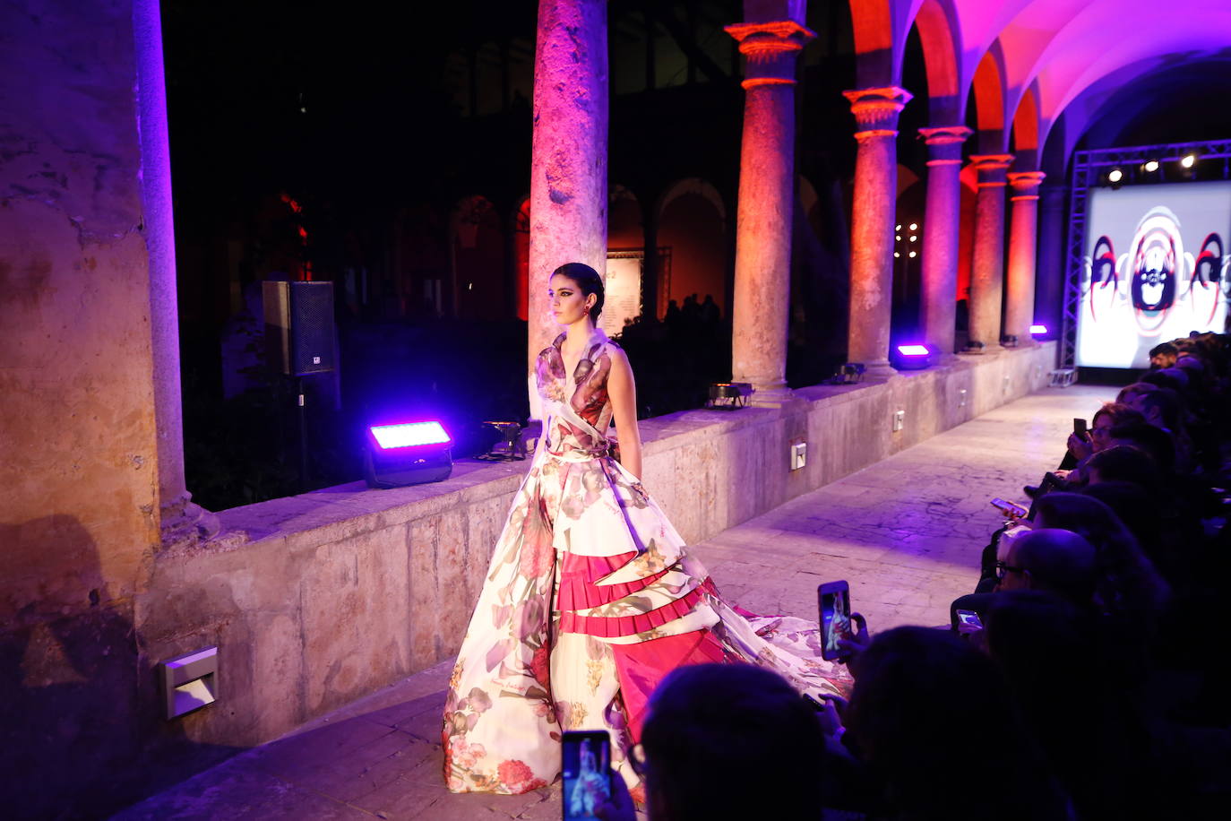 El edificio histórico acoge una muestra de destacados diseñadores valencianos como Alejandro Resta, Andra Cora, Belén Fernández, Cubero Quesada, Daluna, Dominnico, Estudio Savage, Eugenio Loarce, Francis Montesinos, Greta by Claudia B., Gurillo, Higinio Mateu, Hortensia Maeso, Hupit, Jaime Piquer, Juan Vidal, Miguel Vizcaíno, Olimpia Sanchis, Pablo Erroz, Paco Roca, Roberto Diz, Serrano Atelier, Siglo Cero, Ulises Mérida, Visori e Yvan Andreu. 