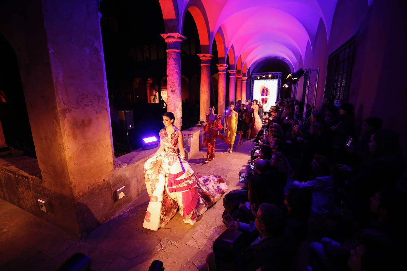 El edificio histórico acoge una muestra de destacados diseñadores valencianos como Alejandro Resta, Andra Cora, Belén Fernández, Cubero Quesada, Daluna, Dominnico, Estudio Savage, Eugenio Loarce, Francis Montesinos, Greta by Claudia B., Gurillo, Higinio Mateu, Hortensia Maeso, Hupit, Jaime Piquer, Juan Vidal, Miguel Vizcaíno, Olimpia Sanchis, Pablo Erroz, Paco Roca, Roberto Diz, Serrano Atelier, Siglo Cero, Ulises Mérida, Visori e Yvan Andreu. 