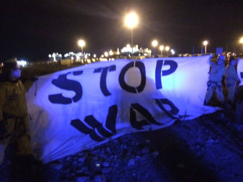 Protestas en el puerto de Sagunto por la llegada del carguero 'Bahri Abha' con material bélico comprado por Arabia Saudí