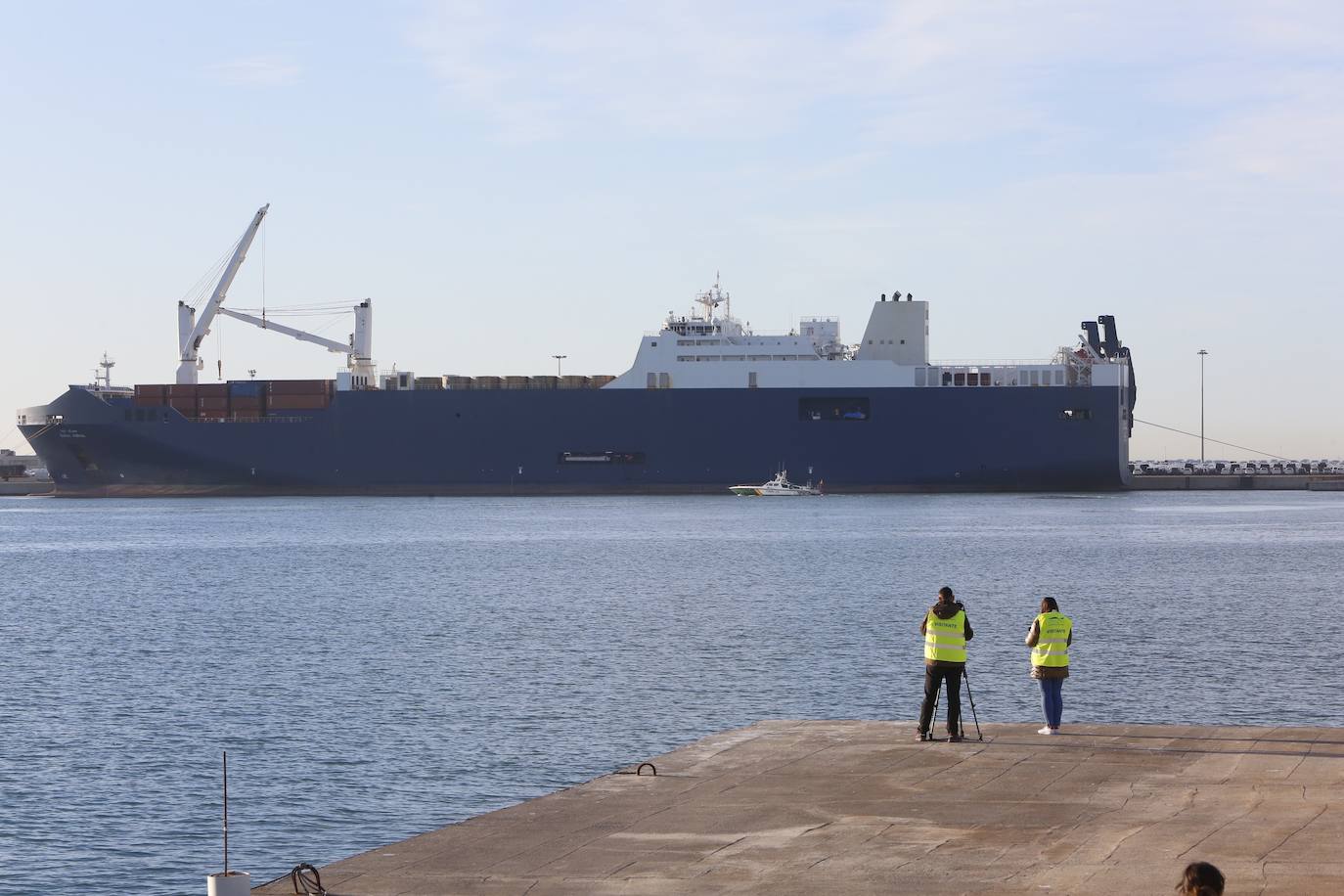 Protestas en el puerto de Sagunto por la llegada del carguero 'Bahri Abha' con material bélico comprado por Arabia Saudí