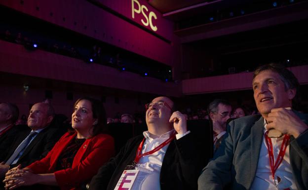 Miquel Iceta, en el centro, durante la inauguración del congreso de los socialistas catalanes.