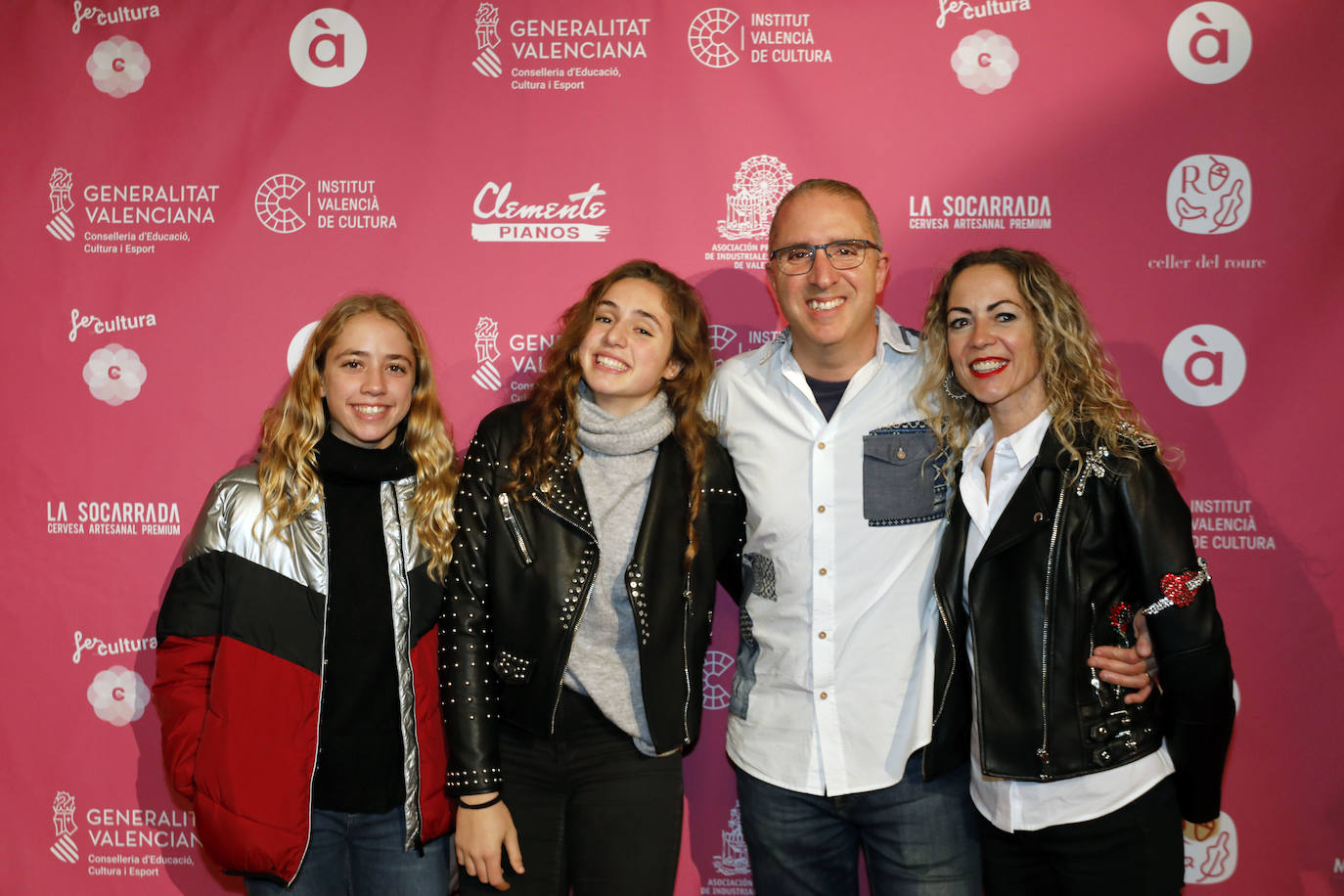 Gener resultó este jueves la banda triunfadora en la segunda edición de los premios Carles Santos de la Música Valenciana. Se alzó con los galardones al mejor diseño, mejor disco de pop y mejor disco por 'Cante el cos elèctric'. El Diluvi y Spanish Brass cosecharon dos premios cada uno. La gala de entrega de los galardones se celebró en el Teatro Principal de Valencia. 