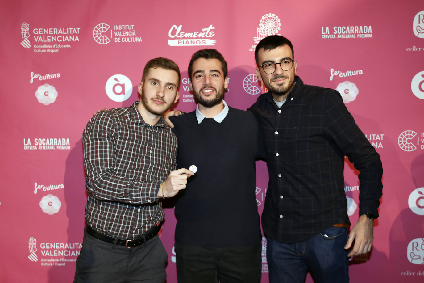 Gener resultó este jueves la banda triunfadora en la segunda edición de los premios Carles Santos de la Música Valenciana. Se alzó con los galardones al mejor diseño, mejor disco de pop y mejor disco por 'Cante el cos elèctric'. El Diluvi y Spanish Brass cosecharon dos premios cada uno. La gala de entrega de los galardones se celebró en el Teatro Principal de Valencia. 