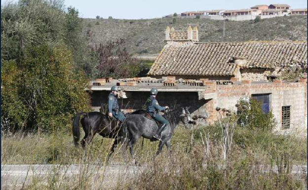 Busqueda del cuerpo de Marta Calvo en los alrededores de Torre Lloris, poblacion cercana Manuel, a cargo de miembros de la Guardia Civil. 