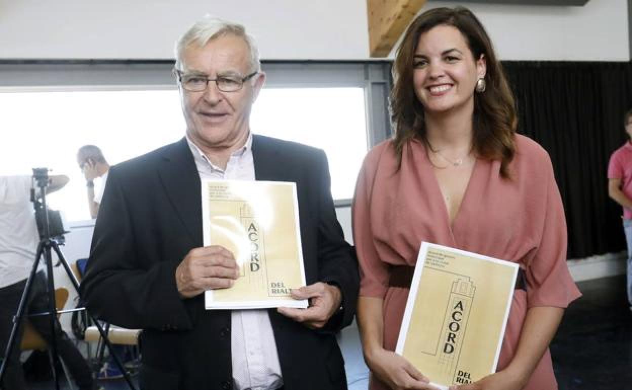 Pacto del Rialto para formar gobierno en el ayuntamiento de Valencia entre Compromís y el PSPV.