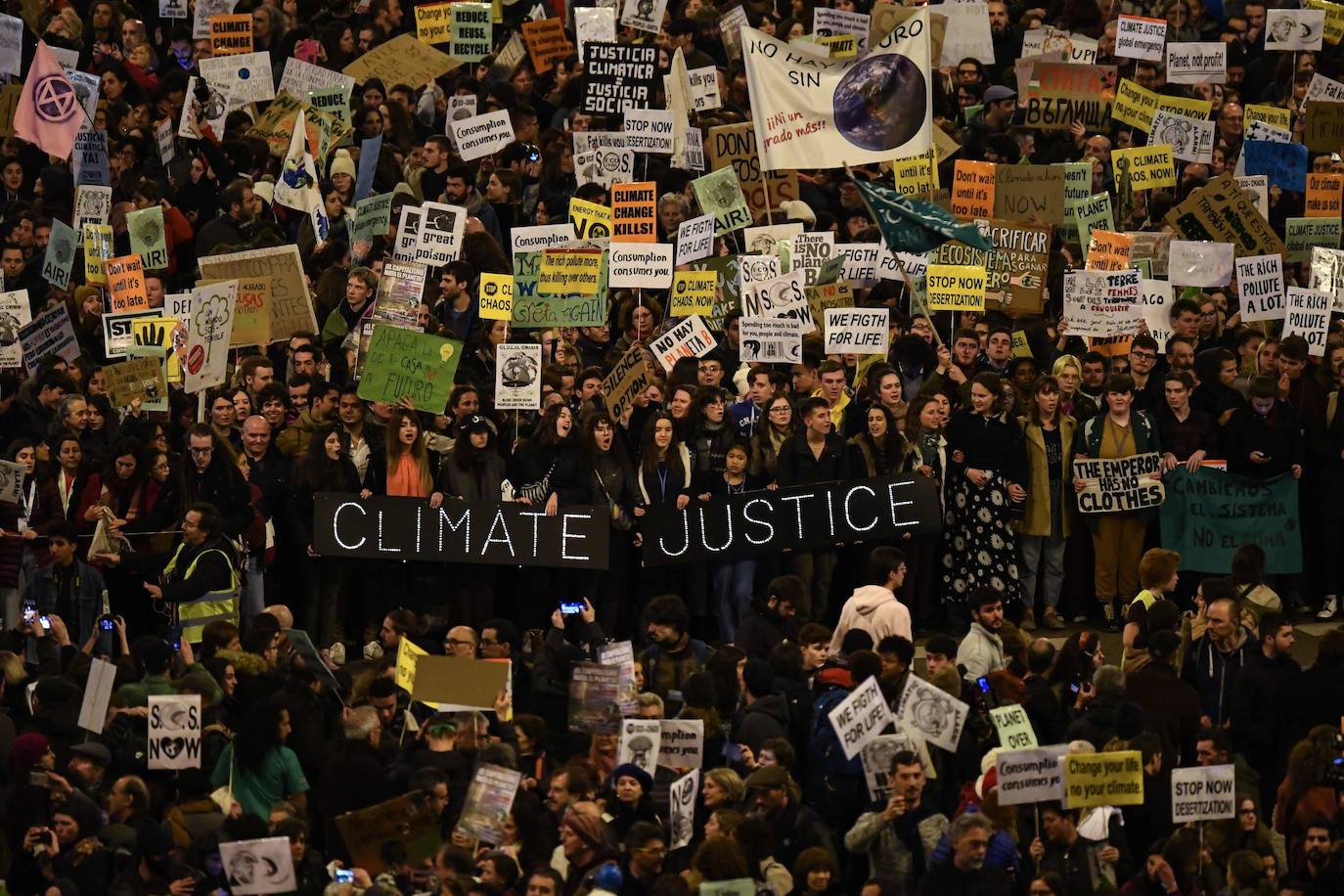 Marcha multitudinaria por las calles de Madrid para exigir acciones urgentes contra el cambio climático