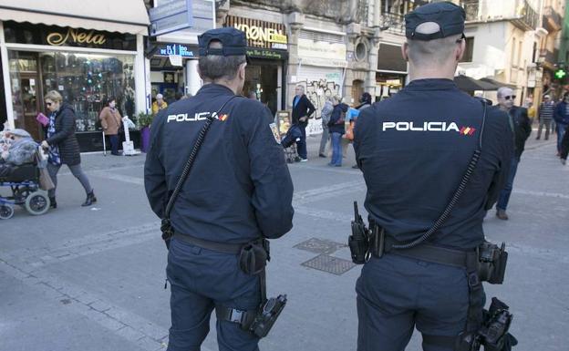 Detienen a dos personas de una organización que prostituía a transexuales y mujeres en pisos de citas en Valencia