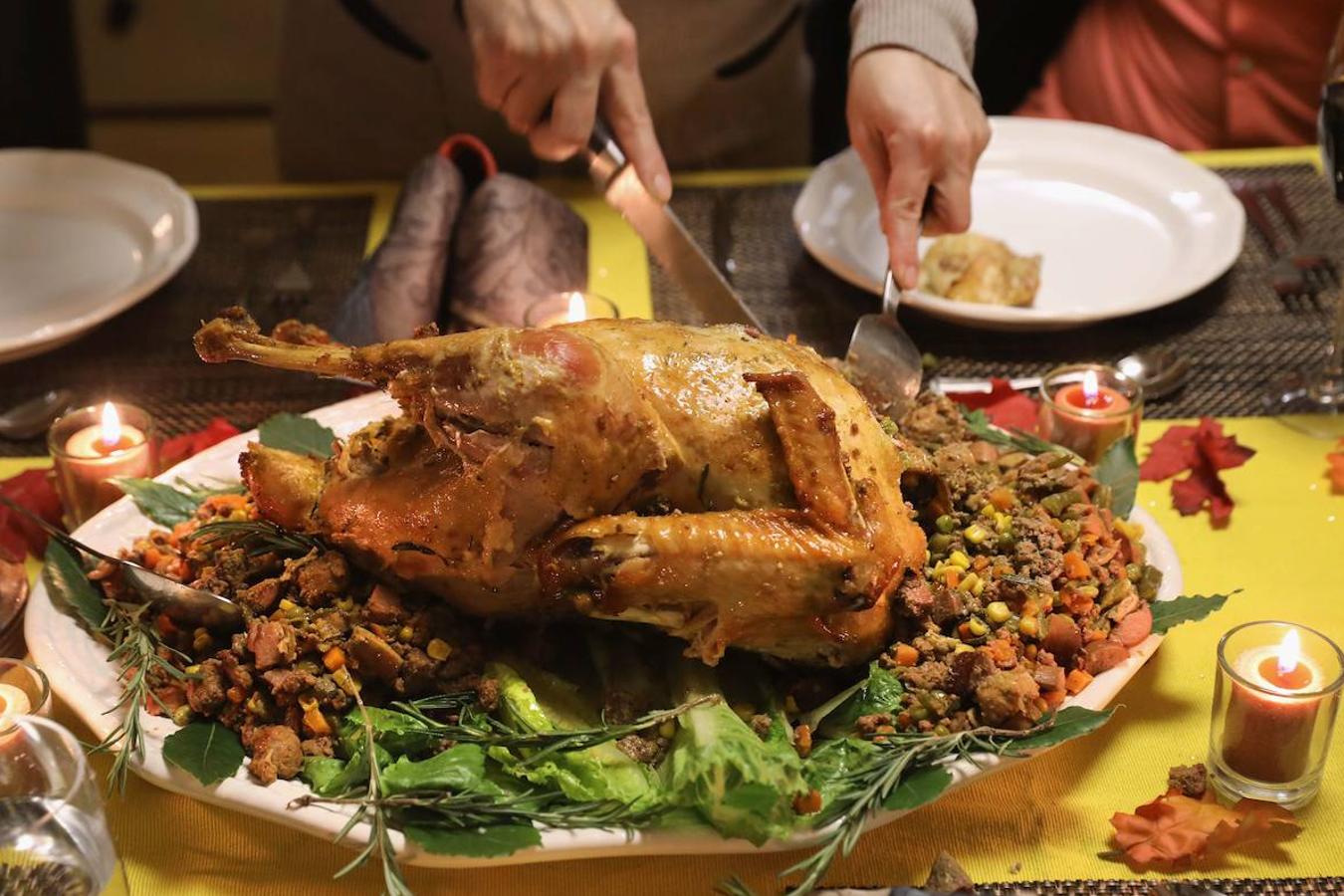 Pavo. Cocinar pavo en Navidad es una de las imágenes típicas de estas fechas. Comprarlo los días previos a la celebración costaría 5,34 euros el kilo, un precio bastante similar al del año pasado.