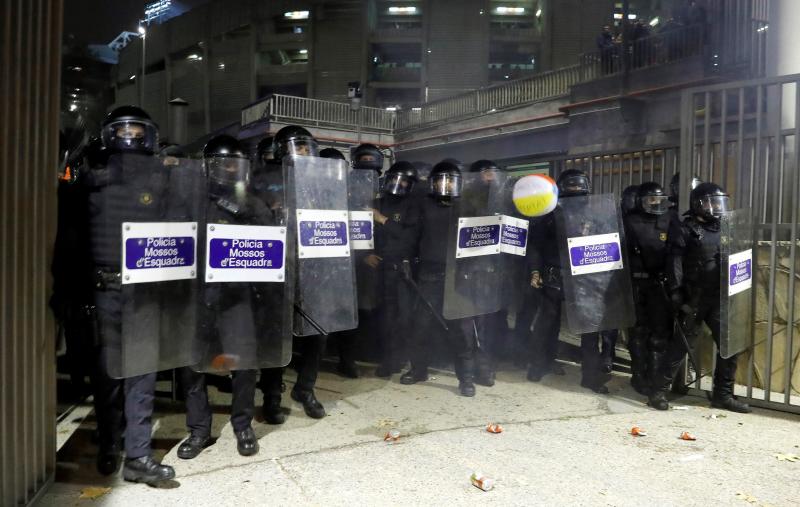 Fotos: La protestas en la preia del clásico, en imágenes