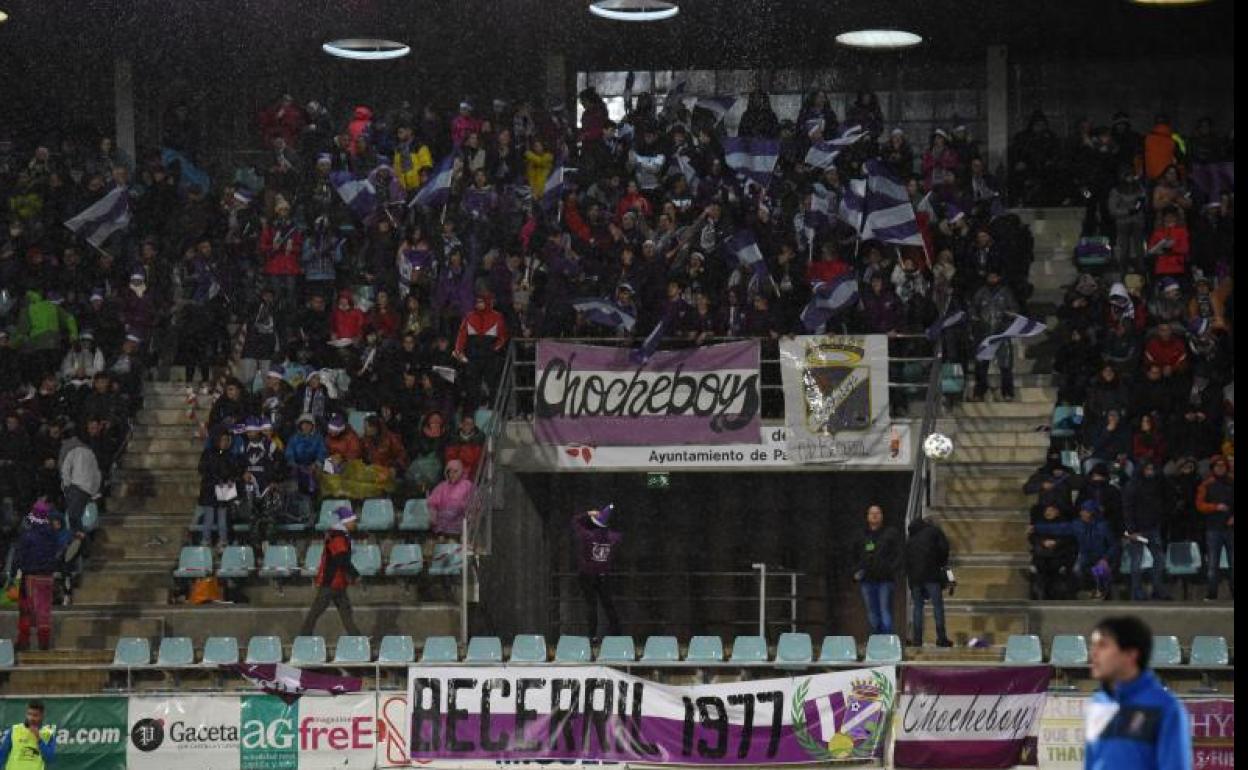 Aficionados del Becerril, durante el partido contra la Real.