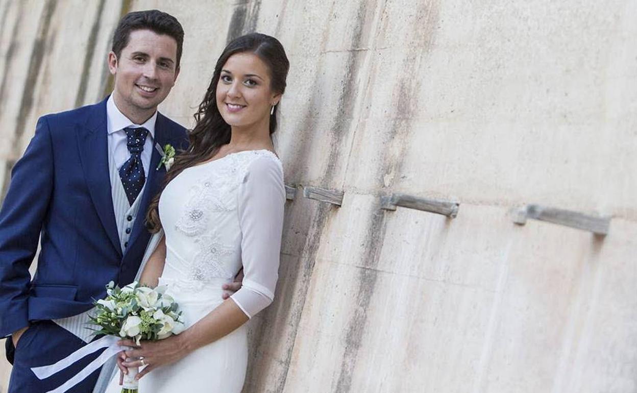 El ingeniero Antonio Navarro y la presunta asesina María Jesús M. en una foto de su boda. 