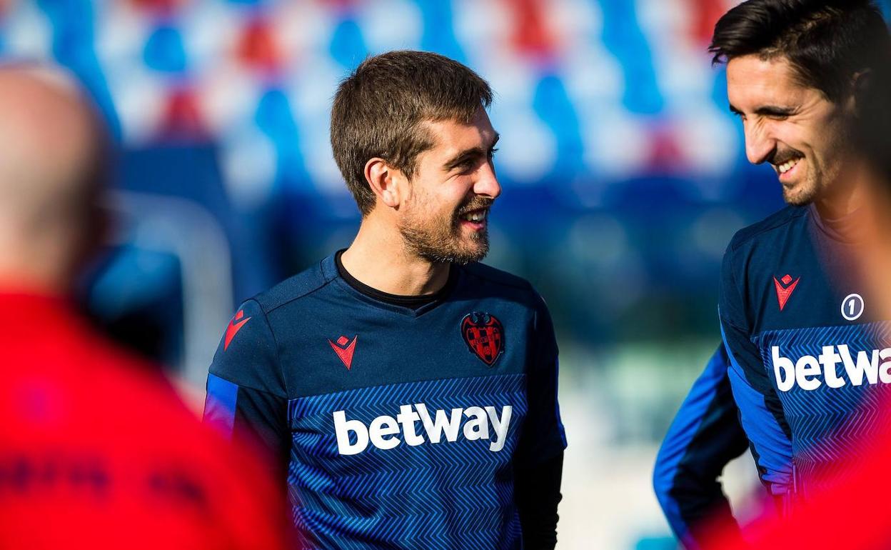 Aitor Fernández y Oier, durante el entrenamiento de ayer del conjunto granota