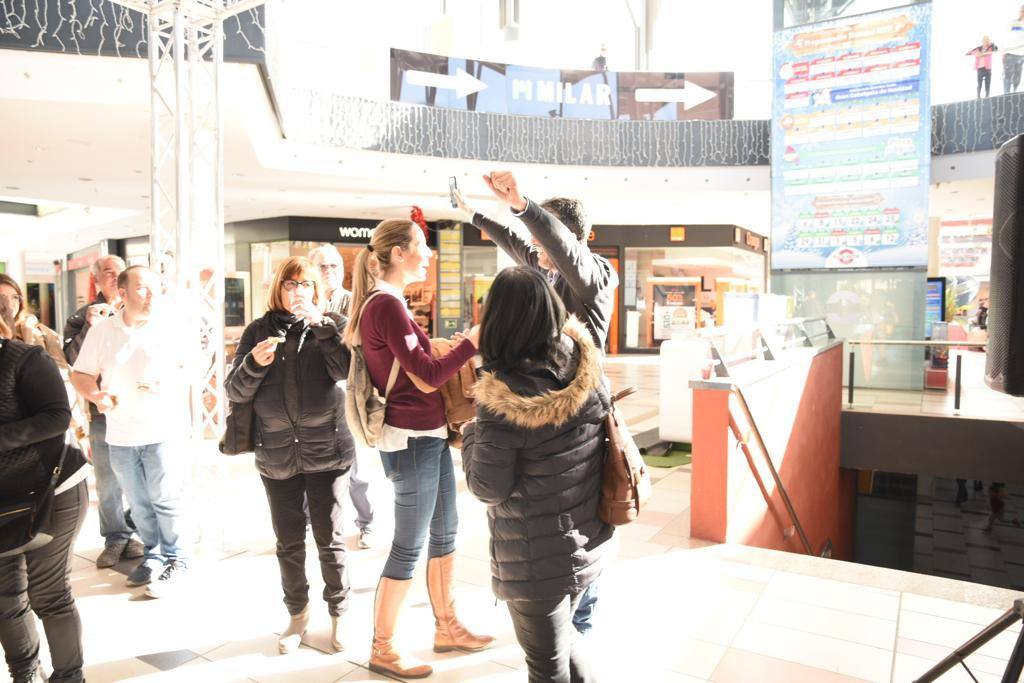 El Centro Comercial Plaza Mayor, en Xàtiva, ha vendido el quinto premio (06293) del Sorteo Extraordinario de la Lotería de Navidad 2019.