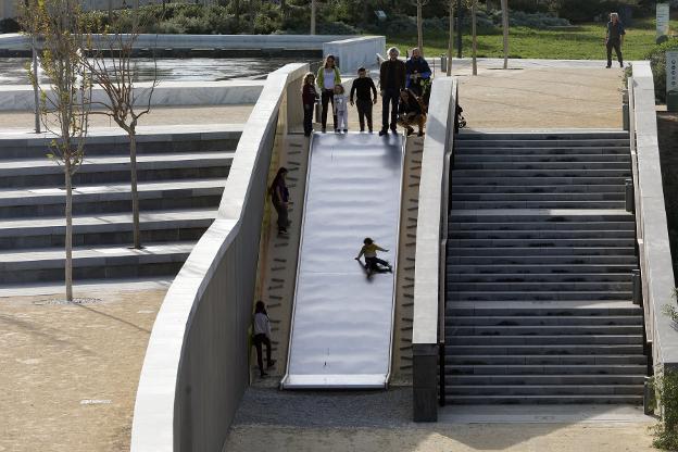 Reclama doce mil euros por una caída en el tobogán del Parque Central