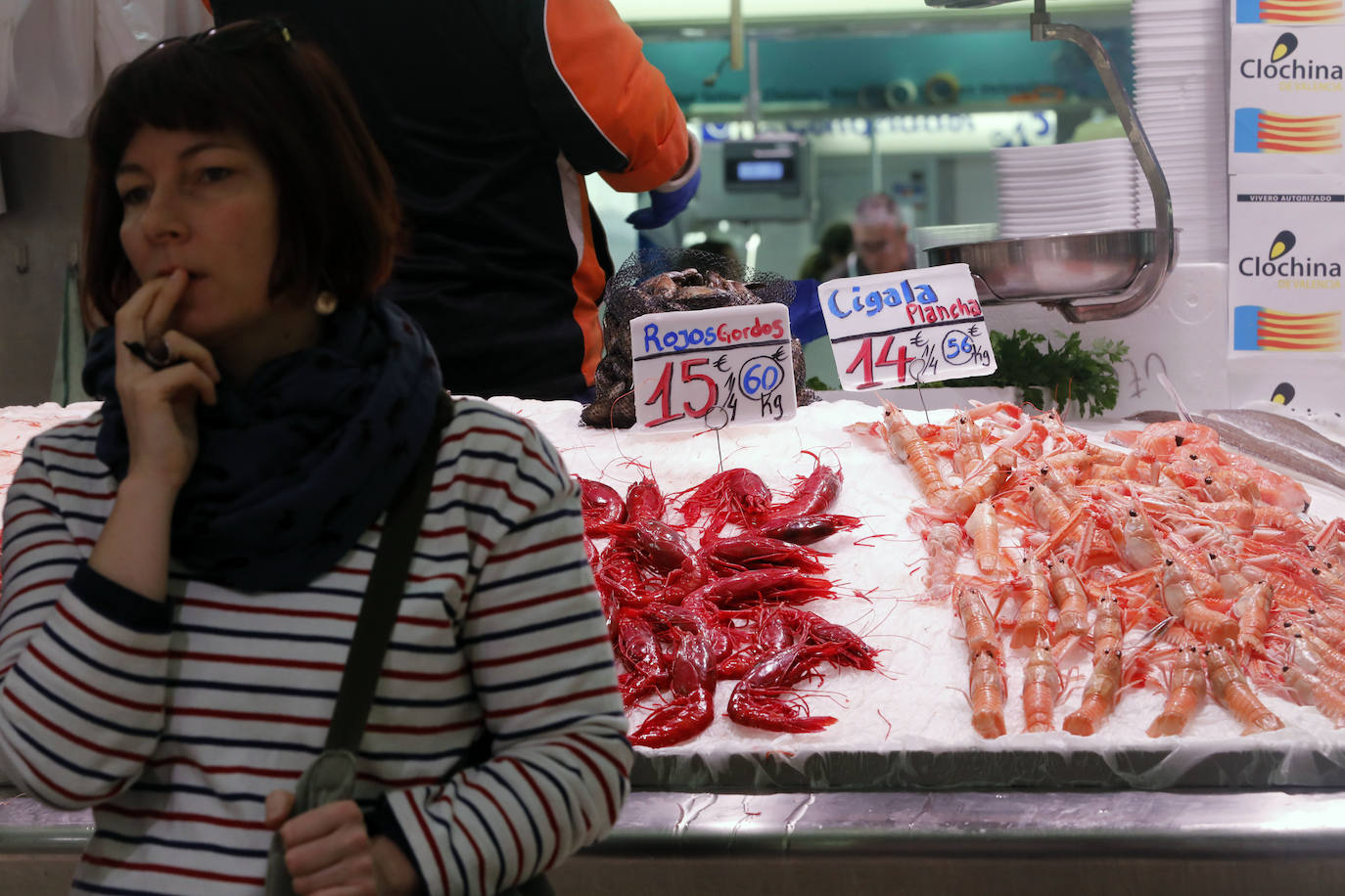 Fotos: Los valencianos compran marisco en el Mercado Central para Nochebuena y Navidad