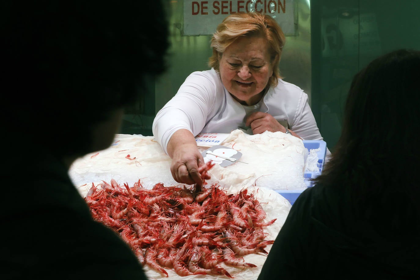 Fotos: Los valencianos compran marisco en el Mercado Central para Nochebuena y Navidad