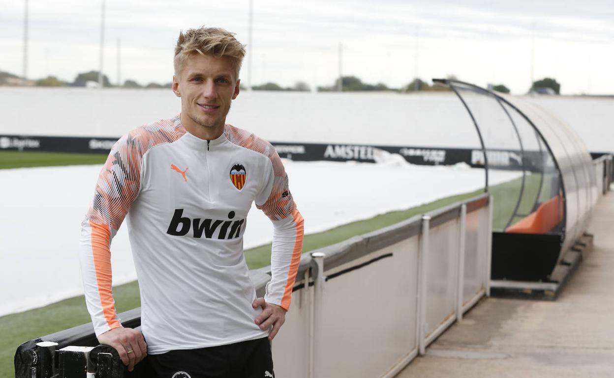 Daniel Wass, en el Antonio Puchades de la Ciudad Deportiva de Paterna