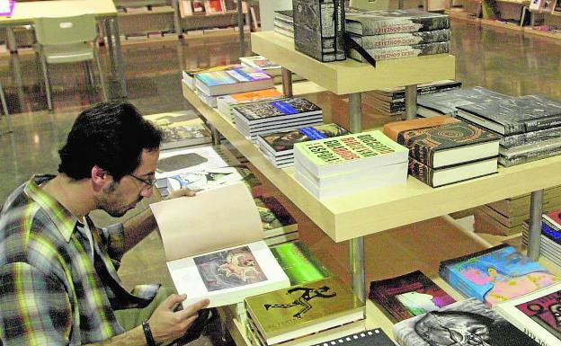 LIBRERÍA DADÁ. El negocio estaba especializado en arte, arquitectura, diseño, moda, fotografía e ilustración. 