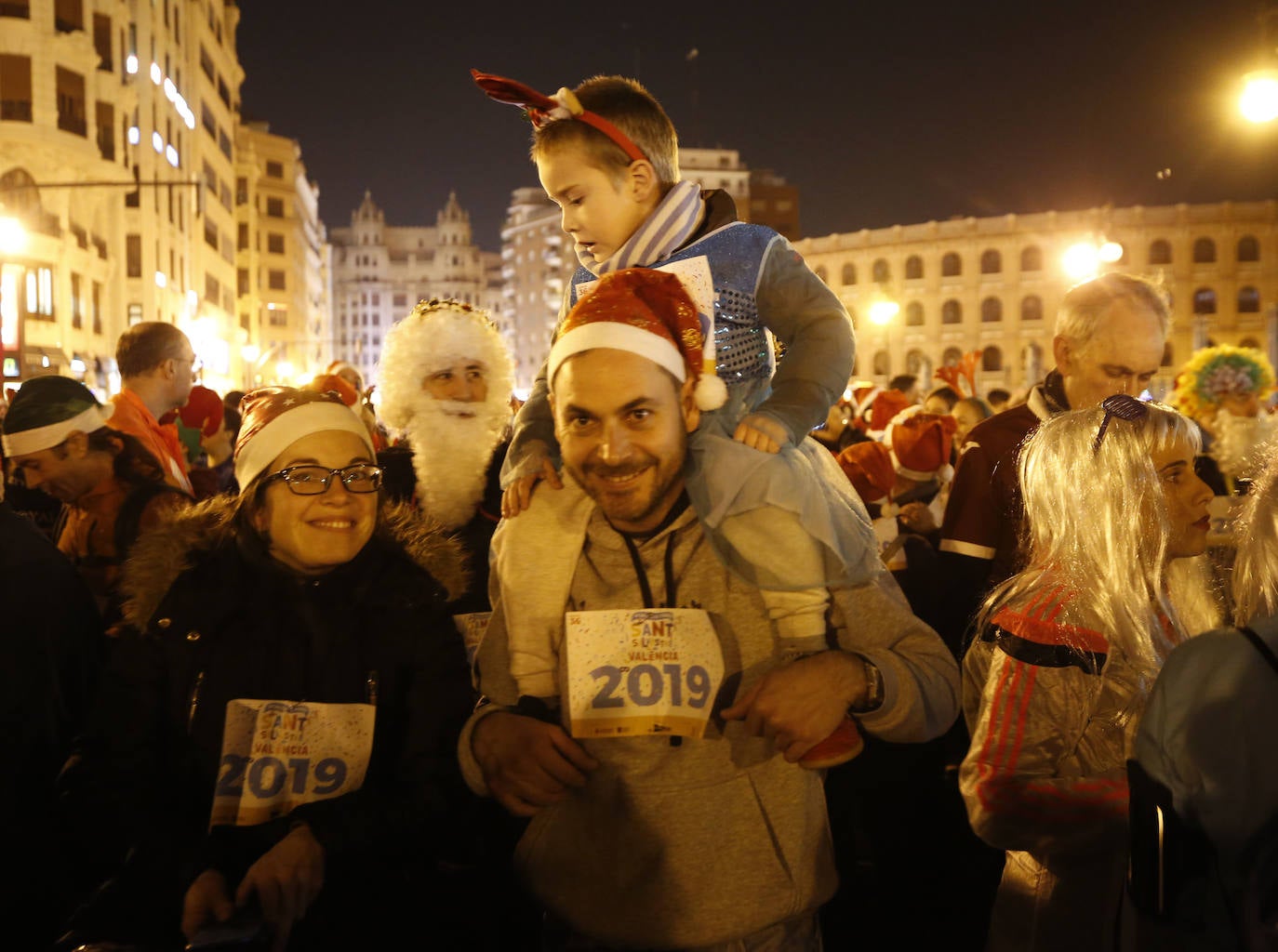 Corredores populares han despedido este lunes 30 el año 2019 con la carrera de San Silvestre de Valencia.