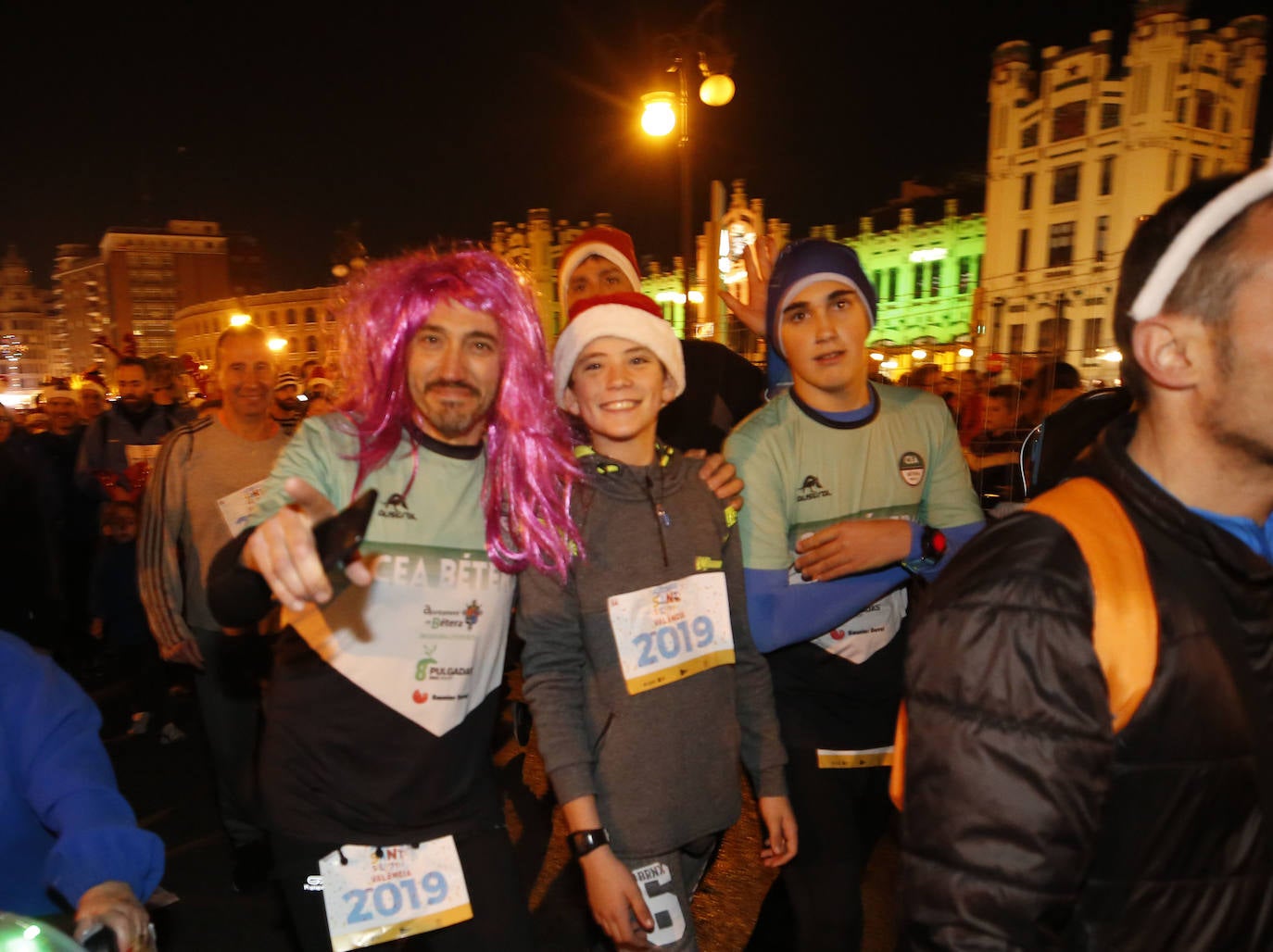 Corredores populares han despedido este lunes 30 el año 2019 con la carrera de San Silvestre de Valencia.