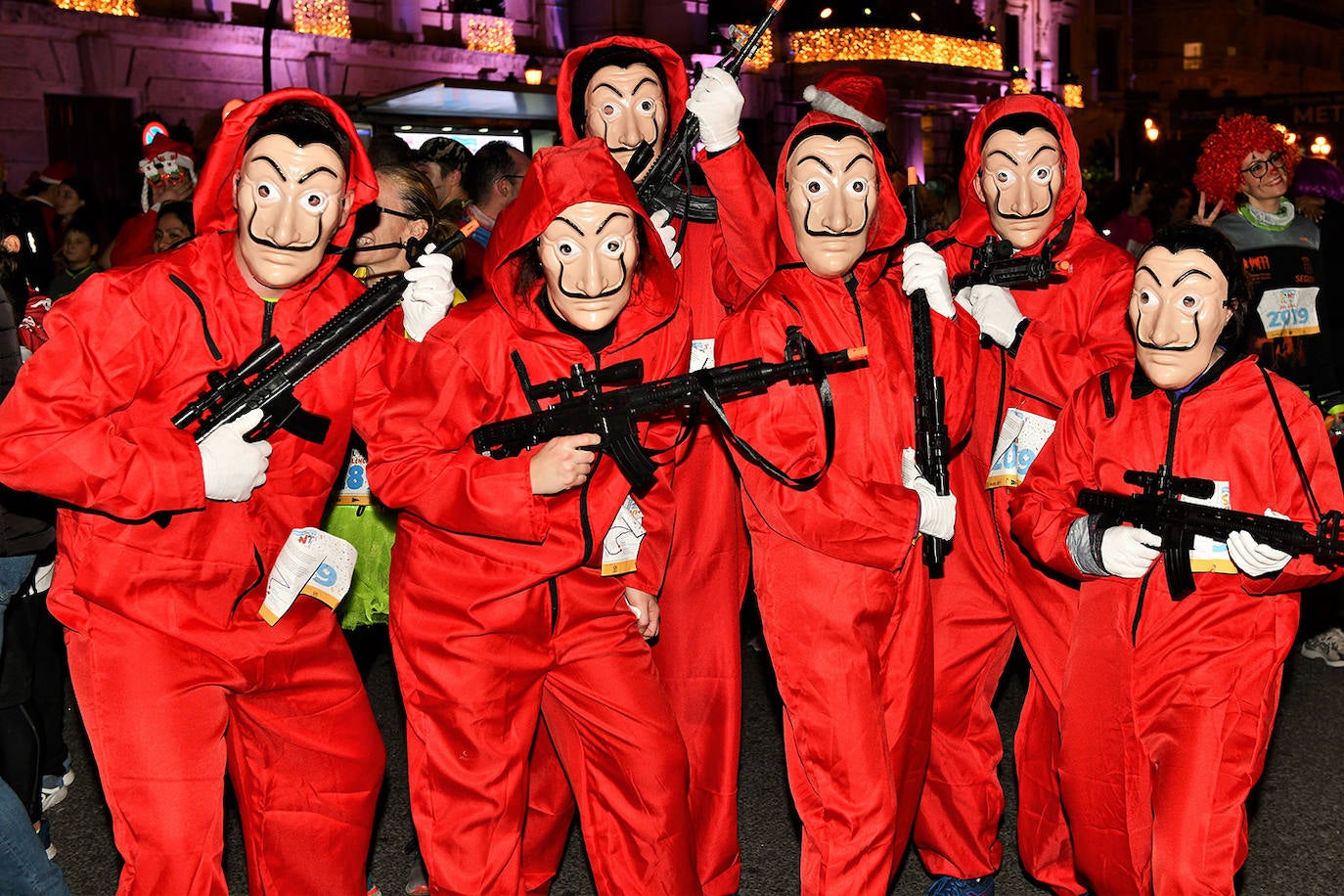 Corredores populares han despedido este lunes 30 el año 2019 con la carrera de San Silvestre de Valencia.