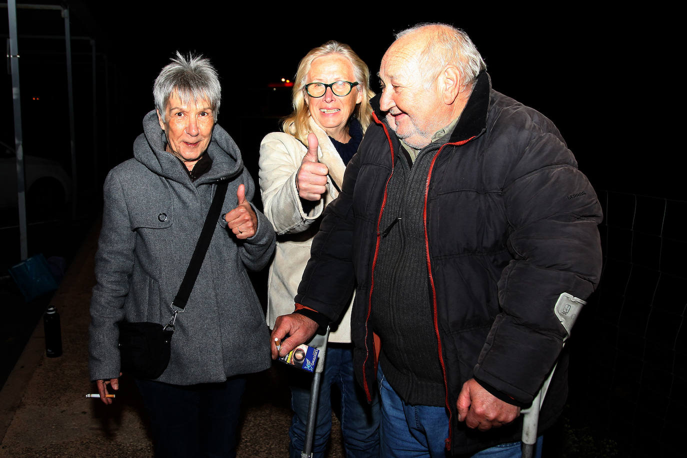 Fin del peaje en la AP-7. Con el alzado de las barreras este 31 de diciembre de 2019 han acabado más de 40 años de autopista de pago. Unos pocos valientes desafiaron el frío para celebrar el histórico evento. 