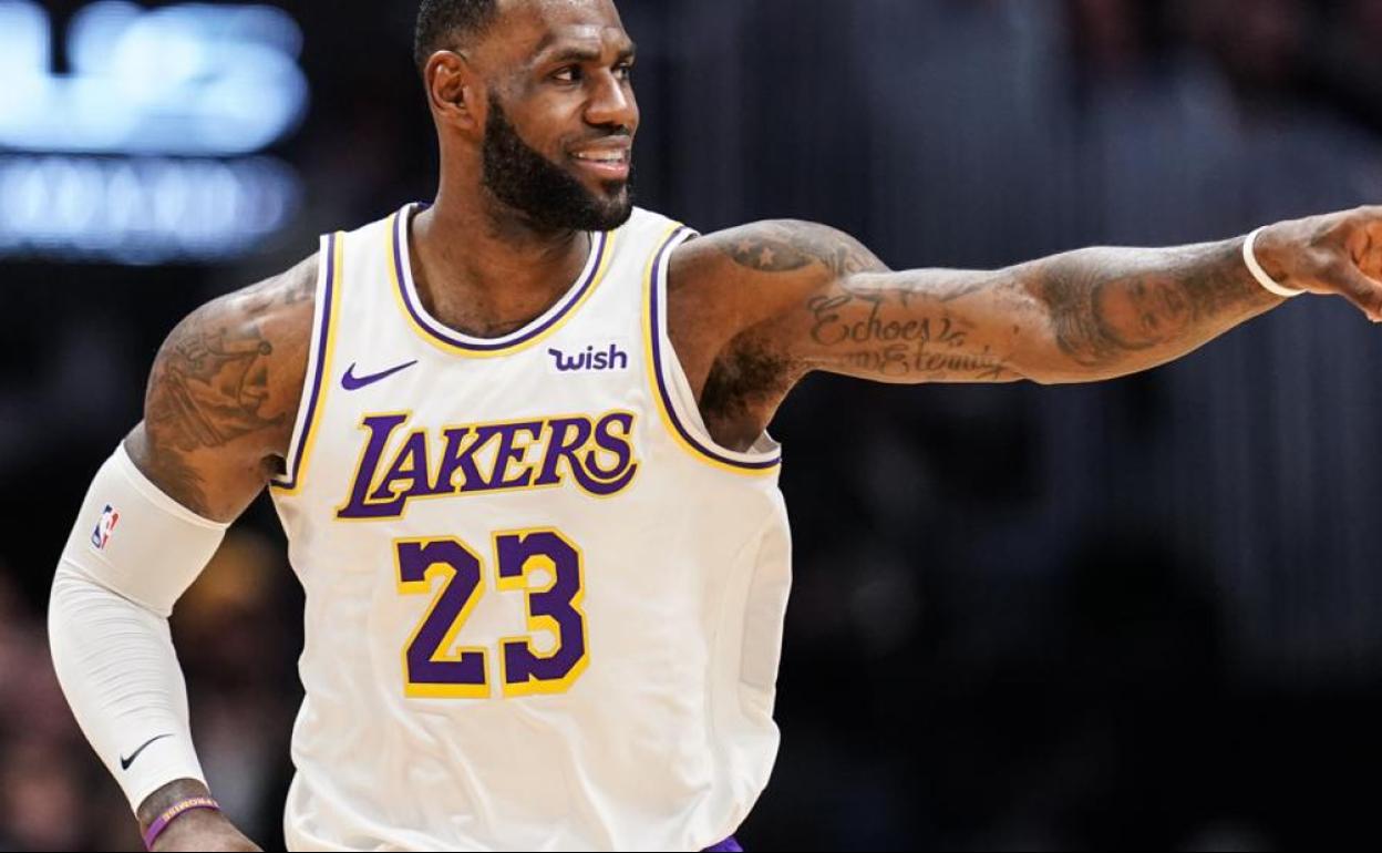 LeBron James arranca el año con un triple-doble para los Lakers