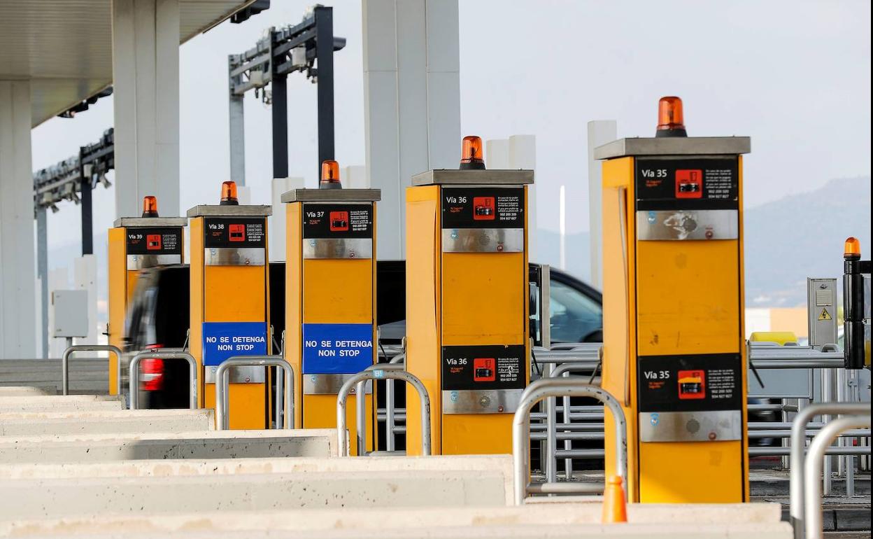Área de la autopìsta AP-7 en Sagunto (Valencia), donde ya no es necesario detenerse para recoger el tique de peaje.