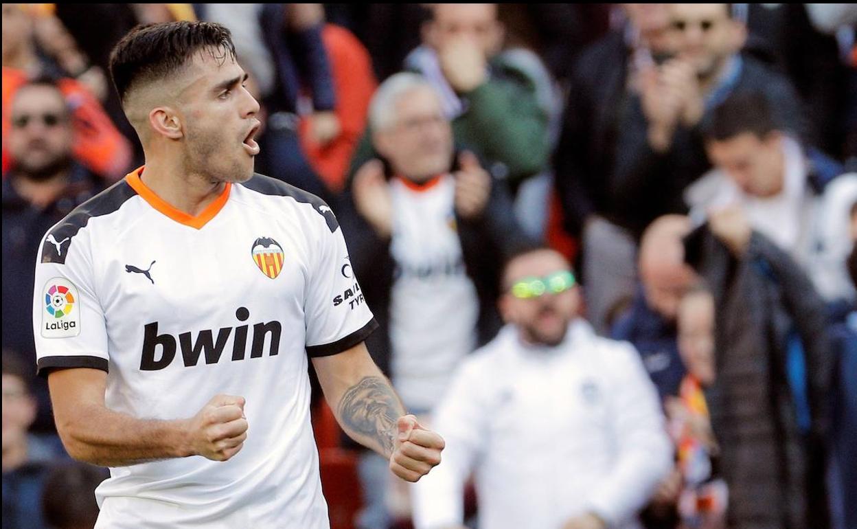 Maxi Gómez celebra el gol.