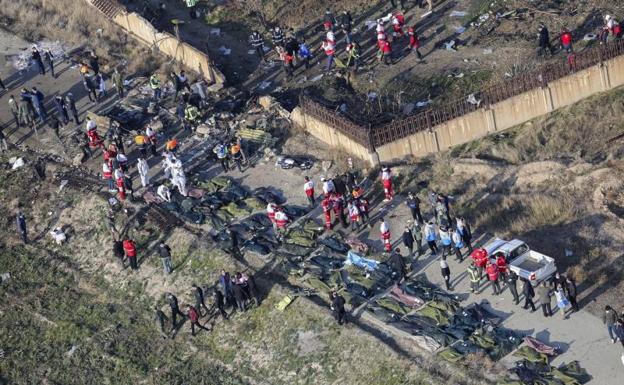 Imagen de la zona del accidente del avión que se ha estrellado en Irán. 